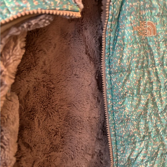 THE NORTH FACE GIRL REVERSIBLE JACKET. - Picture 5 of 7